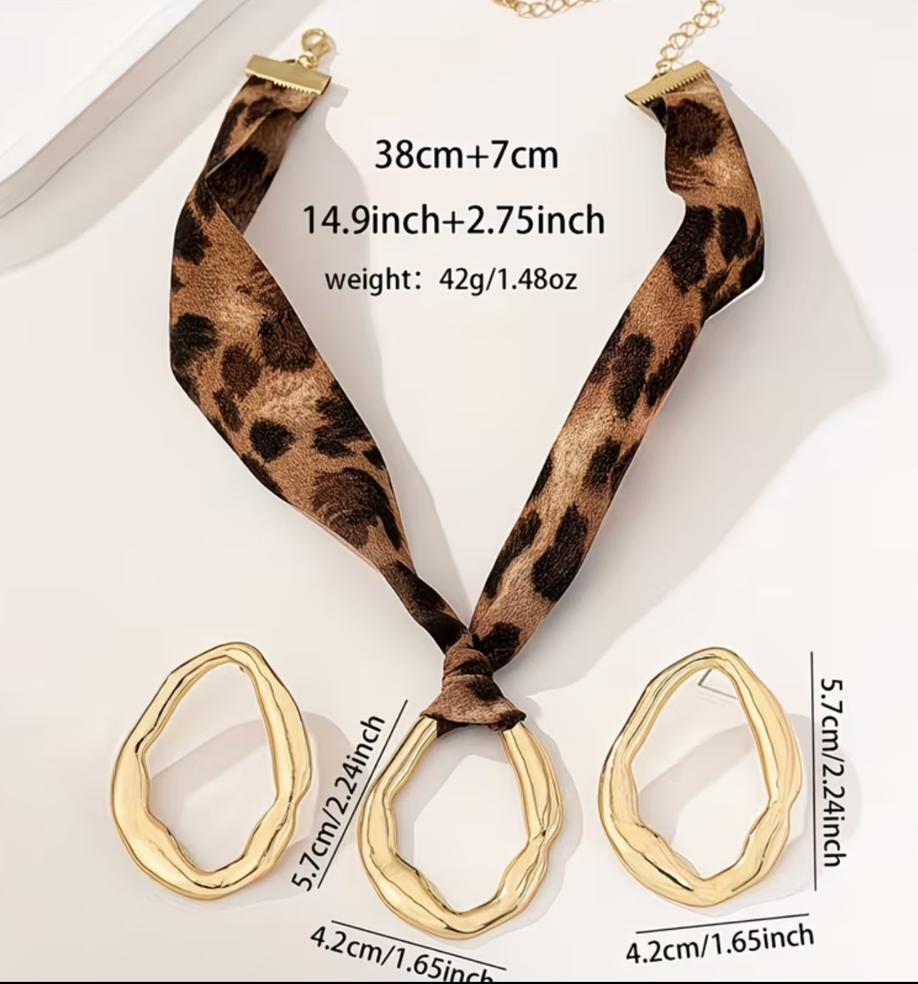 Set Collar animal print con aretes dorados