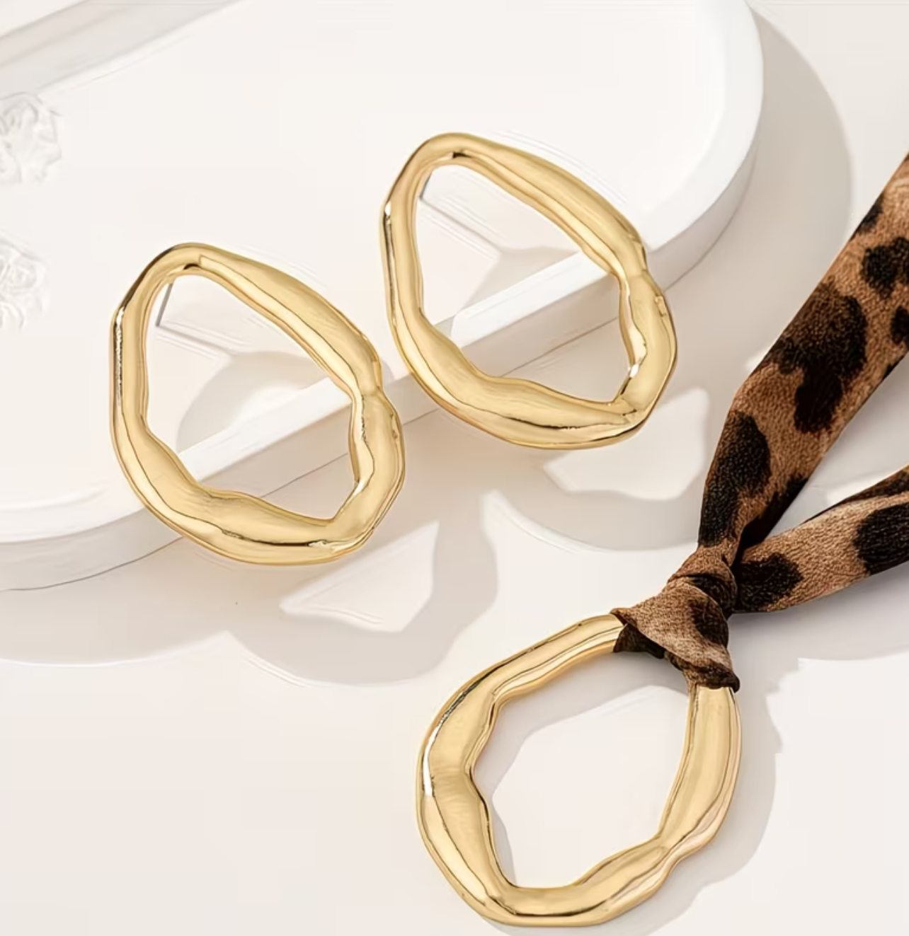 Set Collar animal print con aretes dorados